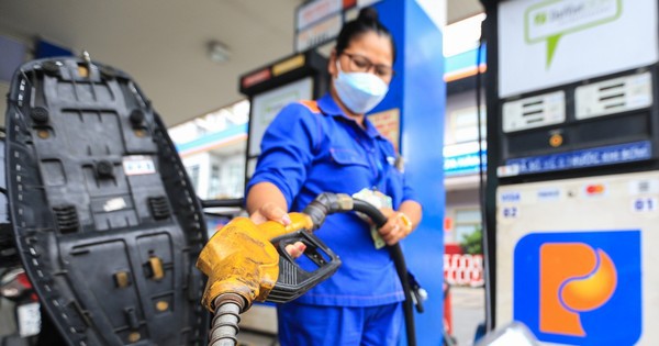Giá xăng dầu tăng mạnh vào ngày mai?