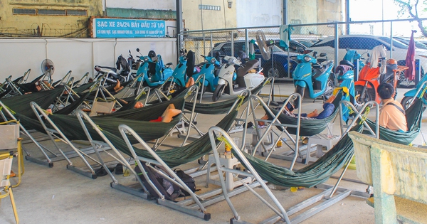 Cà phê võng phiên bản plus: Chỉ 30.000 đồng mà vừa uống nước, vừa sạc xe điện, vừa có chỗ tắm đang gây sốt ở TP.HCM