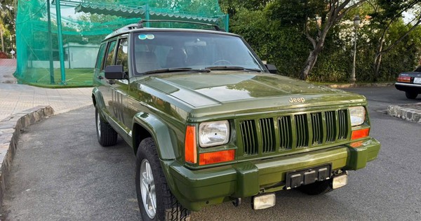 Ông Đặng Lê Nguyên Vũ lại có thêm 'hàng độc': SUV địa hình Jeep Cherokee gần 25 năm tuổi chỉ mới đi hơn 1.600km