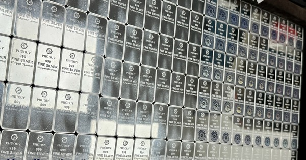 Giá bạc biến động nhẹ phiên đầu tuần