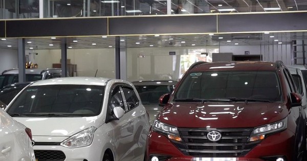 Người tiêu dùng dè dặt với xe ô tô xăng cũ, thị trường chờ đợi làn sóng điện hóa