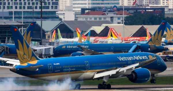 Khách đổ ra Hà Nội xem A80, giá vé máy bay dịp 2/9 đắt ngang Tết Nguyên đán