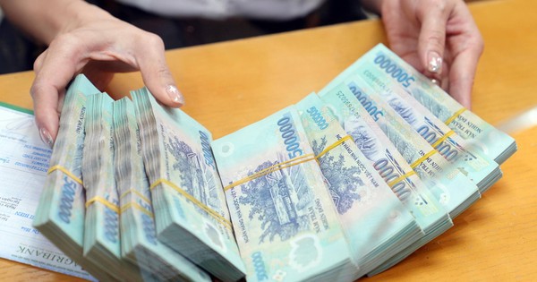 Một công ty bảo hiểm sắp trả cổ tức gồm cả tiền mặt và cổ phiếu