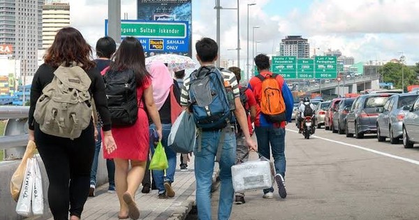 Người dân nước ASEAN giàu gấp 3 lần Việt Nam đang mắc nợ gần 400 tỷ USD