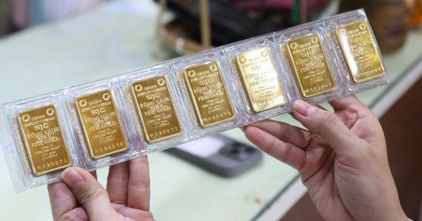 Giá vàng miếng ngày 19/8 tiếp tục neo ở đỉnh lịch sử