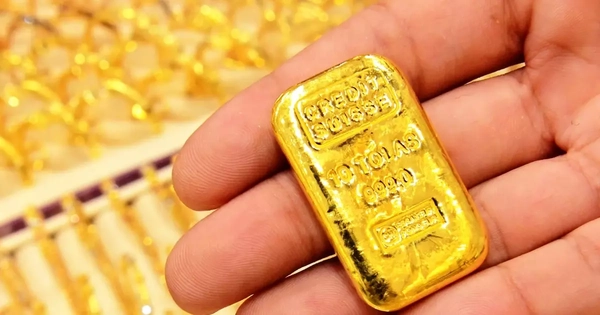 Tâm lý thận trọng bao trùm thị trường vàng, chứng khoán