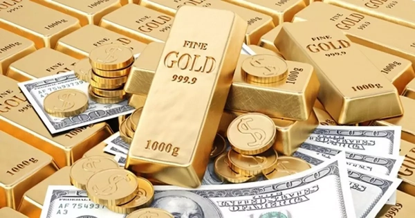 Giá vàng cao chót vót, USD lập kỷ lục mới