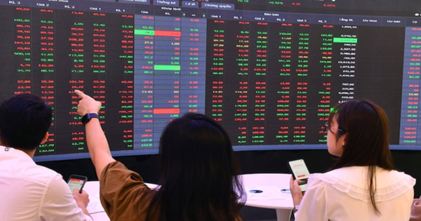 VN-Index “tưng bừng” trên đỉnh lịch sử, loạt công ty chứng khoán lớn triệu tập họp bất thường