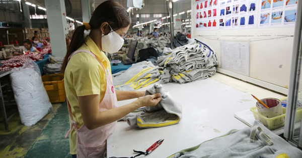 Dệt may, da giày tăng tốc khai thác "mỏ vàng sân nhà"