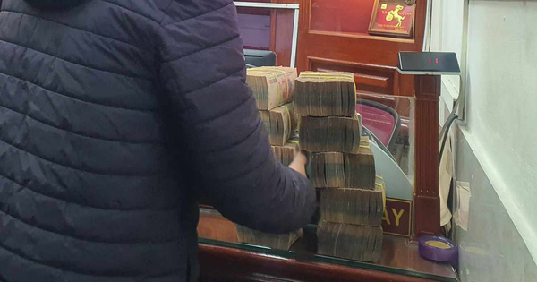 Hết cảnh vác bao tải tiền mặt đi mua vàng: Giao dịch từ 20 triệu đồng/ngày trở lên phải thanh toán qua tài khoản ngân hàng