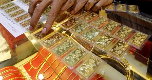 Hôm nay: Giá vàng trong nước vẫn tăng không ngừng, vàng thế giới giảm