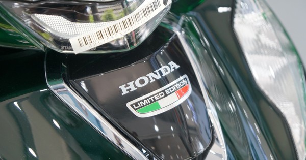 Một mẫu xe tay ga Honda được ưu đãi khủng dịp Quốc khánh: Người mua được tặng kèm xe máy điện