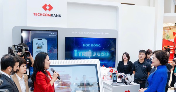 Techcombank ghi dấu ấn tại "Triển lãm thành tựu đất nước"