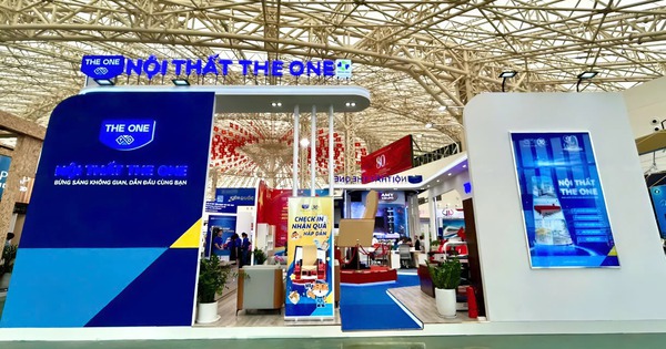 Ghé thăm ‘Ghế The One’ - Biểu tượng 2,5m của gian hàng The One tại A80