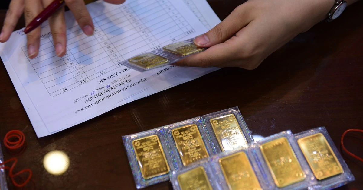 Giá vàng hôm nay 13.8.2025: Nhà đầu tư thế giới liên tục chốt lời