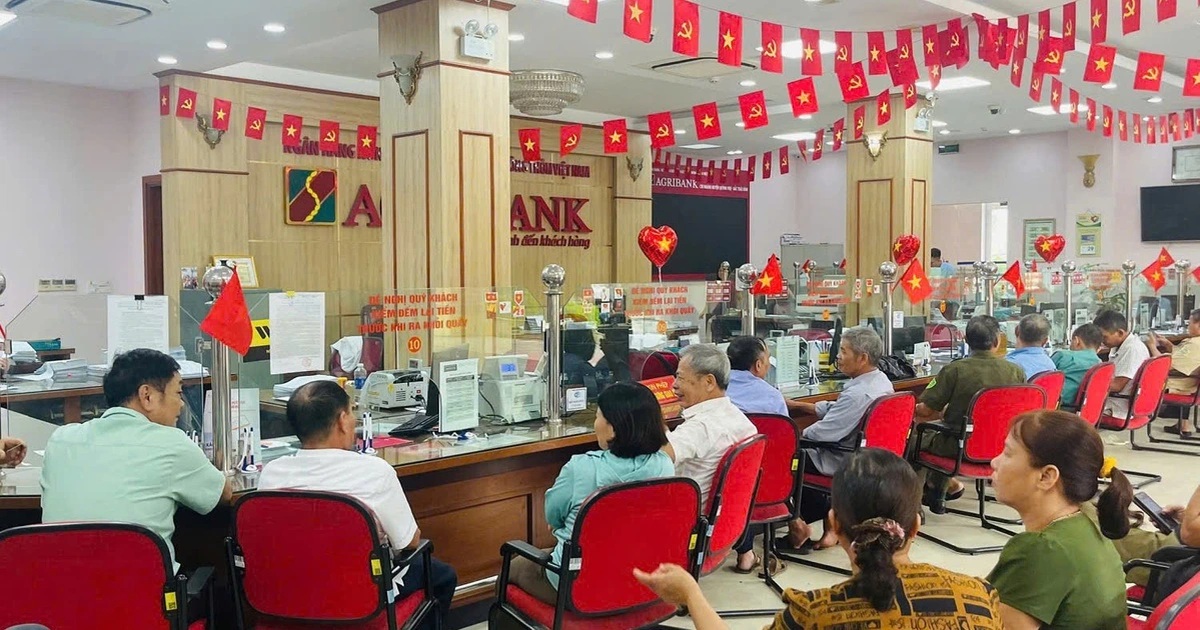 Agribank làm việc xuyên lễ đảm bảo việc tặng quà kịp thời cho người dân