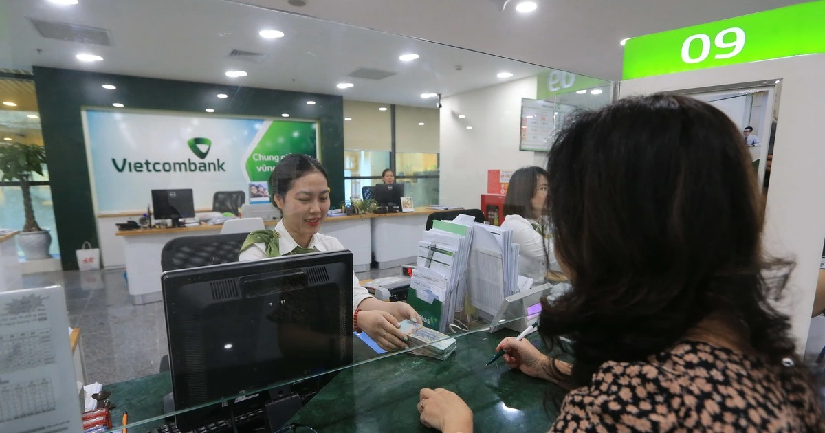 Khách hàng chú ý giờ giao dịch tại ngân hàng dịp diễu binh mừng Quốc khánh 2.9