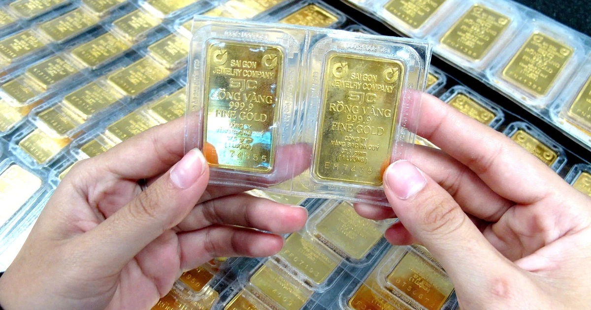 Giá vàng hôm nay 12.8.2025: Trong nước đắt hơn thế giới trên 17 triệu đồng/lượng