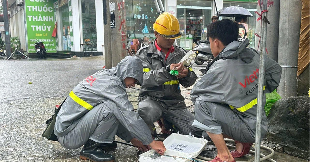 Người Viettel trắng đêm khắc phục sự cố, giữ thông tin liên lạc cho khách hàng