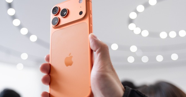 iPhone 17 Pro Max cháy hàng sau vài phút
