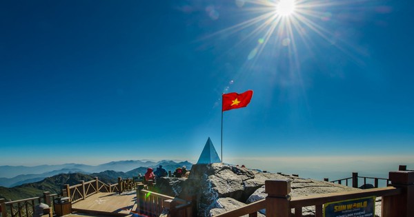 “Vượt nắng, thắng mưa”, chứng khoán Việt Nam lập đỉnh mới, VN-Index tiến sát mốc 1.700 điểm