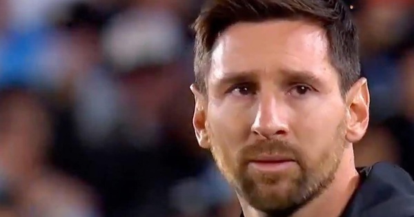 Messi bật khóc!