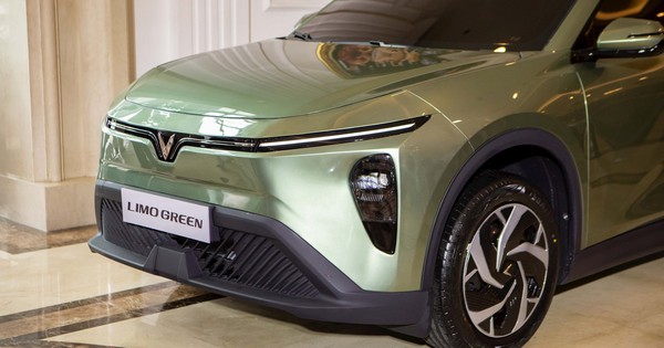 'Sinh sau đẻ muộn' nhưng VinFast Limo Green có cải tiến lần đầu thấy: Hiện đại không kém Tesla