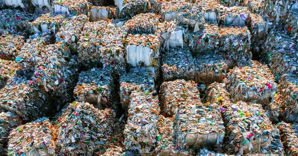 Tìm ra cách biến 95% nhựa thành xăng tại nhiệt độ phòng, có phải cơn ác mộng rác thải nhựa đã có lời giải?
