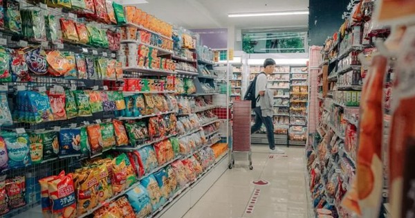 'Báu vật quốc gia' của Nhật Bản: Chuỗi 55.000 cửa hàng hoạt động 24/7 khắp cả nước, hàng triệu người dân tới mua sắm, thanh toán hóa đơn, gửi hàng