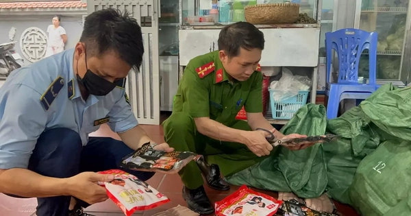 Hà Nội: Thu giữ 1 tấn ‘lạp xưởng hà khẩu nướng đá’ không rõ nguồn gốc