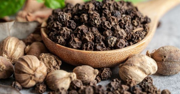 Giá hồ tiêu đi ngang, ổn định trên mức 150.000 đồng/kg
