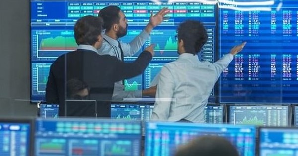 Khối ngoại bán ròng đột biến hơn 3.000 tỷ đồng phiên cơ cấu ETF, đâu là tâm điểm "xả hàng"?