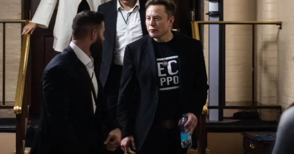 Lời hứa suông của Elon Musk: Suốt cả mùa hè làm việc xuyên đêm, ngủ tại văn phòng của startup 2 năm tuổi, bỏ mặc Tesla đối phó với khó khăn
