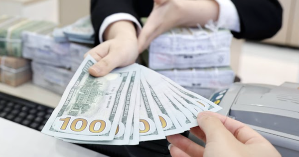 Giá USD tự do biến động mạnh