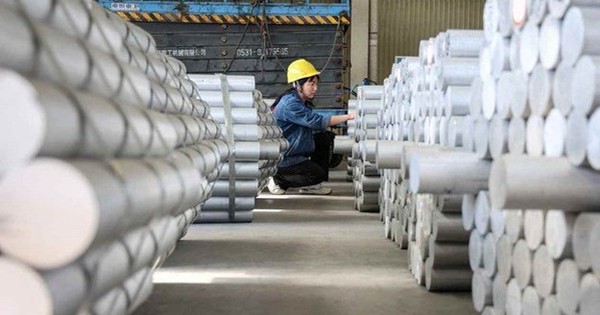 Giá vàng lập đỉnh hơn 3.750 USD/ounce, bạc cao nhất 14 năm: chuyên gia dự báo 'cơn sốt giá' sắp lan sang hai kim loại công nghiệp quan trọng