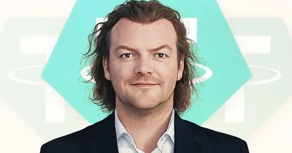 Chủ tịch Tether sắp vượt Warren Buffett thành người giàu thứ 5 thế giới với 224 tỷ USD tài sản, tạo nên đế chế tiền số sánh ngang OpenAI