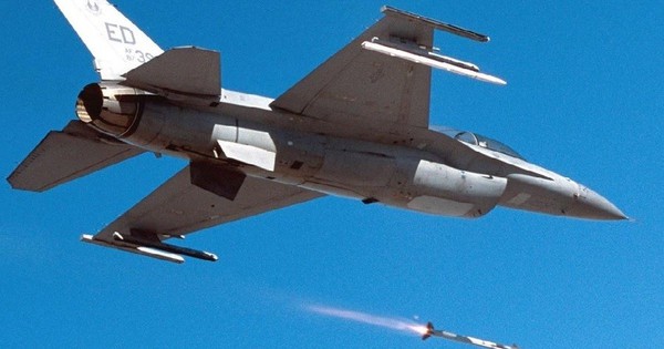 NATO đau đầu vì mất nửa triệu dollars để hạ 1 UAV