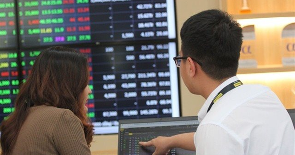 Triển vọng thị trường chứng khoán Việt Nam cuối năm qua lăng kính chuyên gia