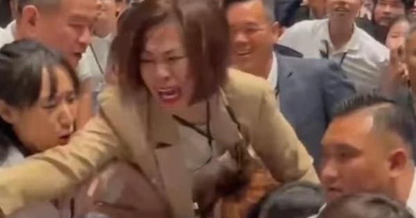 Vụ môi giới trèo cả lên bàn giật phiếu mua căn hộ ở TP HCM, chủ đầu tư nói "Chỉ là một khoảnh khắc ngắn"