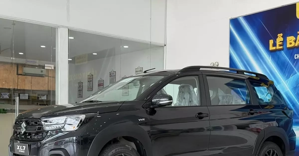 Mẫu xe Nhật 7 chỗ giảm giá xuống ngang sedan cỡ B