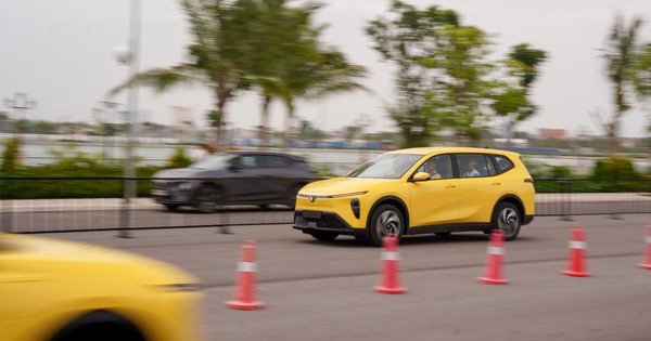 Tài xế xe điện: Lợi đơn lợi kép khi chạy dịch vụ bằng Limo Green
