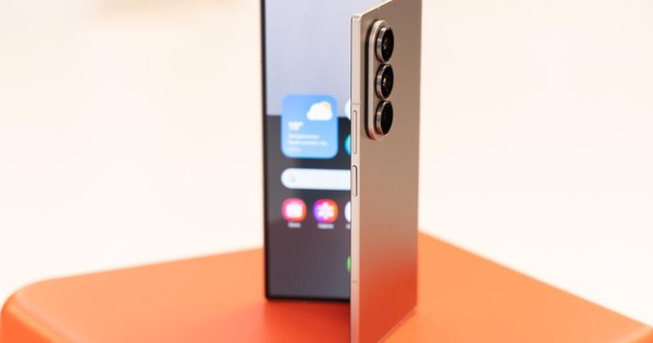 Cùng ra mắt smartphone siêu mỏng nhẹ nhưng Samsung đã 'hạ đo ván' Apple ở một điểm