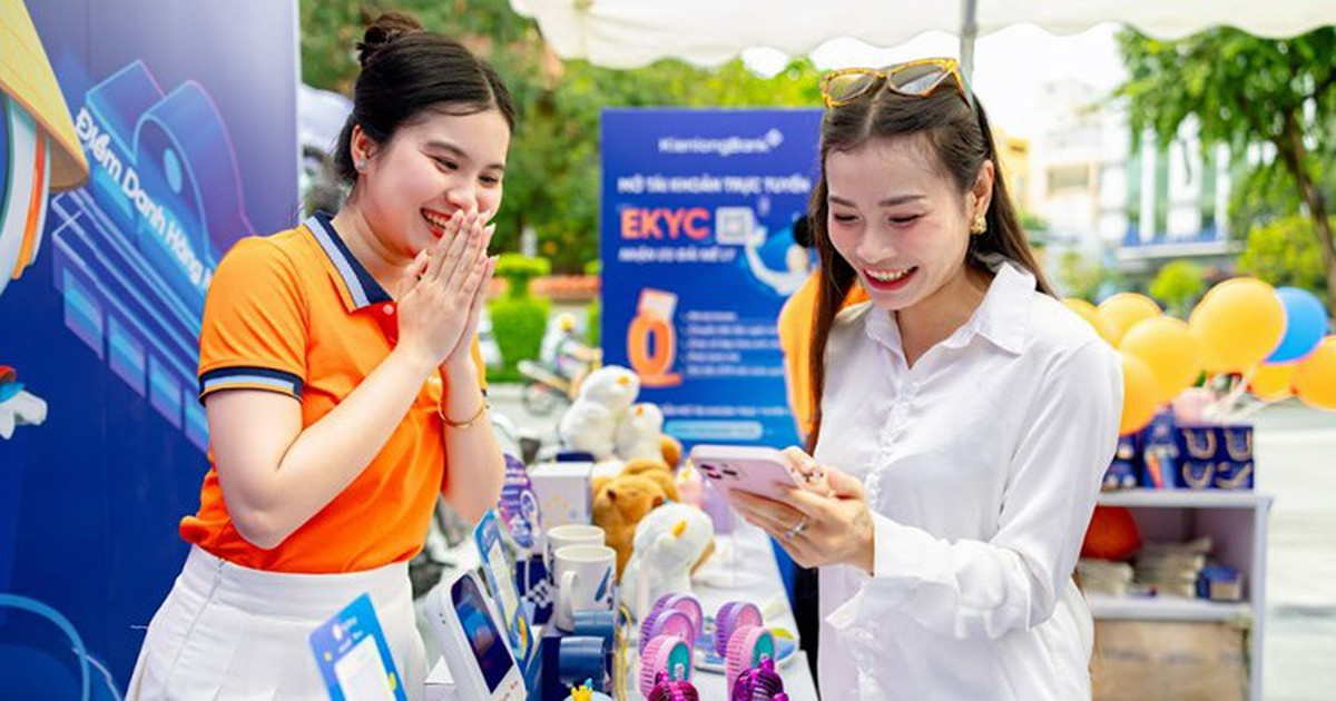 Chuyến xe X KienlongBank: Lan tỏa thanh toán số tại Cần Thơ