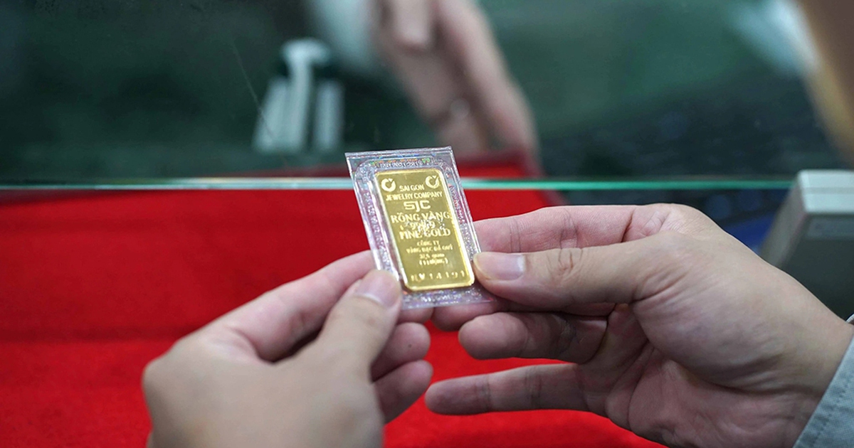 Giá vàng và USD đồng loạt giảm
