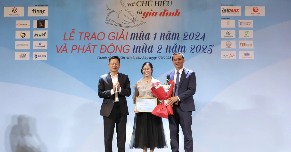 Báo Phụ nữ trao giải viết về 'Doanh nhân với chữ hiếu và gia đình'