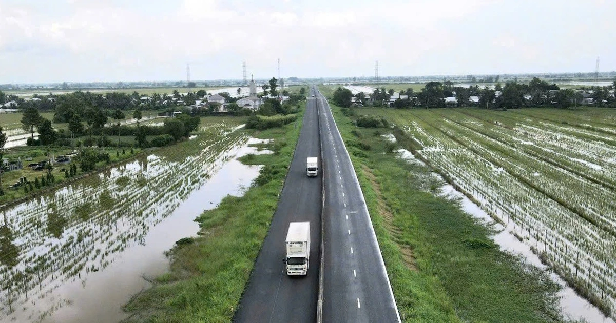 Đường 'ổ gà' thành cao tốc huyết mạch ĐBSCL, xe chạy bon bon 90 km/giờ
