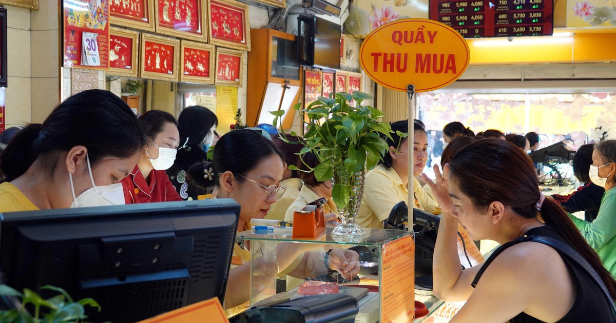 Giá vàng hôm nay 28.9.2025: Tăng cao nhưng người mua vẫn lỗ