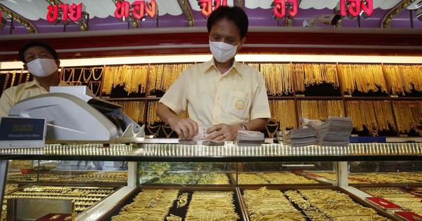 Giá vàng thế giới lập đỉnh, giá vàng tại một nước Đông Nam Á lại rẻ bất ngờ