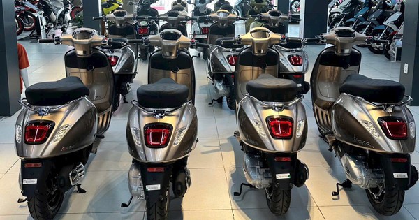 Vừa về đại lý lô xe tay ga Ý màu độc lạ giá ưu đãi, ngập công nghệ: Chìa thông minh mở cốp từ xa như ô tô