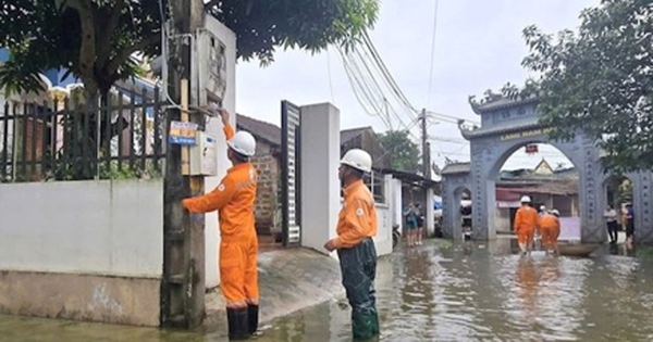 Gần 14.000 khách hàng ở Hà Nội mất điện do ngập úng